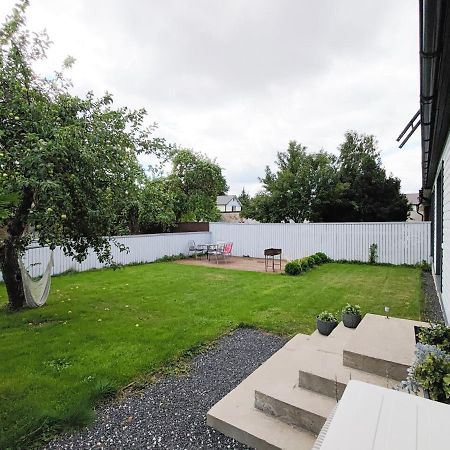 Karjamaa Apartment - Garden, Free Parking, Air Conditioning Pärnu Exteriör bild